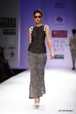 Model walk the ramp for Raj Shroff Show at Wills Lifestyle India Fashion Week 2012 day 5 on 10th Oct 2012 (137).JPG