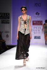 Model walk the ramp for Raj Shroff Show at Wills Lifestyle India Fashion Week 2012 day 5 on 10th Oct 2012 (161).JPG