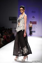 Model walk the ramp for Raj Shroff Show at Wills Lifestyle India Fashion Week 2012 day 5 on 10th Oct 2012 (164).JPG