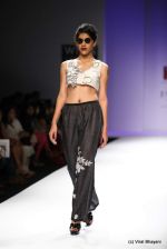 Model walk the ramp for Raj Shroff Show at Wills Lifestyle India Fashion Week 2012 day 5 on 10th Oct 2012 (166).JPG