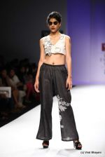 Model walk the ramp for Raj Shroff Show at Wills Lifestyle India Fashion Week 2012 day 5 on 10th Oct 2012 (167).JPG