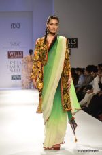 Model walk the ramp for Rajdeep Ranawat Show at Wills Lifestyle India Fashion Week 2012 day 5 on 10th Oct 2012 (110).JPG