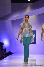 Model walk the ramp for Ranna Gill Show at Wills Lifestyle India Fashion Week 2012 day 4 on 9th Oct 2012 (299).JPG