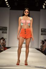Model walk the ramp for Shivan and Narresh Show at Wills Lifestyle India Fashion Week 2012 day 5 on 10th Oct 2012 (18).JPG