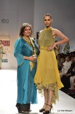 Model walk the ramp for Solatee by Sulakshana Show at Wills Lifestyle India Fashion Week 2012 day 5 on 10th Oct 2012 (107).JPG