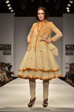 Model walk the ramp for Vineet Bahl Show at Wills Lifestyle India Fashion Week 2012 day 4 on 9th Oct 2012 (64).JPG