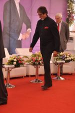 Amitabh Bachchan celebrates birthday at Seven Hills on 11th Oct 2012 (39).JPG