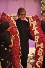 Amitabh Bachchan celebrates birthday at Seven Hills on 11th Oct 2012 (52).JPG