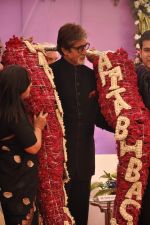 Amitabh Bachchan celebrates birthday at Seven Hills on 11th Oct 2012 (54).JPG