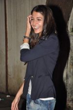 Anushka Sharma snapped at Ketnav in Mumbai on 11th Oct 2012 (29).JPG
