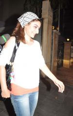 Soha Ali Khan snapped in Saif_s Residence, Mumbai on 13th Oct 2012 (1).JPG