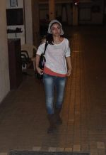 Soha Ali Khan snapped in Saif_s Residence, Mumbai on 13th Oct 2012 (5).JPG