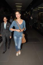 Kangna Ranaut snapped at the Airport, Mumbai on 12th Oct 2012,1 (20).JPG