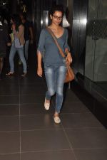 Kangna Ranaut snapped at the Airport, Mumbai on 12th Oct 2012,1 (23).JPG