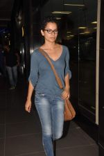 Kangna Ranaut snapped at the Airport, Mumbai on 12th Oct 2012,1 (24).JPG