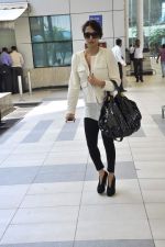 Malaika Arora Khan snapped at airport in Mumbai on 12th Oct 2012 (15).JPG