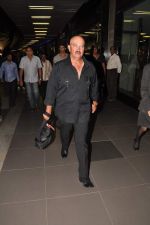 Rakesh Roshan snapped at the Airport, Mumbai on 12th Oct 2012,1 (24).JPG