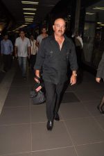 Rakesh Roshan snapped at the Airport, Mumbai on 12th Oct 2012,1 (25).JPG
