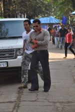 Salman Khan takes media on the Bigg Boss tour ride in Lonavla, Mumbai on 12th Oct 2012 (85).JPG