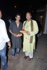Vivek Vaswani at Sanjay Gupta_s Mata Ki Chowki in Andheri, Mumbai on 16th Oct 2012 (15).JPG