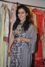 Kajol at designer preview at Zarine Khan_s Fizaa in Juhu, Mumbai on 17th Oct 2012 (102).JPG