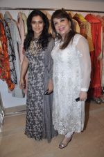 Kajol, Zarine Khan at designer preview at Zarine Khan_s Fizaa in Juhu, Mumbai on 17th Oct 2012 (90).JPG