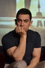 Aamir Khan at the music launch of film Talaash in Mumbai on 18th Oct 2012 (208).JPG