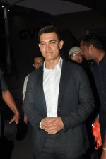 Aamir khan returns back from chicago dhoom 3 schedule in Mumbai on 18th Oct 2012 (7).JPG