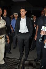 Aamir khan returns back from chicago dhoom 3 schedule in Mumbai on 18th Oct 2012 (9).JPG
