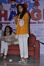 Juhi Chawla at Indo-Pak students exchange program in Malabar Hill, Mumbai on 19th Oct 2012 (24).JPG