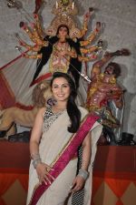 Rani mukherjee at Durga pooja in Mumbai on 18th Oct 2012 (3).JPG