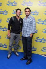 Yuvraj Singh with Zaheer Khan  at Serafina launch in Palladium, Mumbai on 19th Oct 2012.jpg