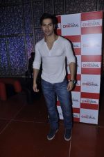Varun Dhawan at Student of the year promotions in PVR and Cinemax, Mumbai on 20th Oct 2012 (33).JPG
