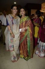 Kajol, Sapna Mukherjee at North Mumbai durga pooja in Mumbai on 22nd Oct 2012 (53).JPG