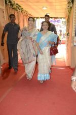 Kajol, Tanuja at North Mumbai durga pooja in Mumbai on 22nd Oct 2012 (76).JPG