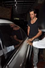 Hrithik Roshan snapped at the Airport in Mumbai on 22nd Oct 2012 (15).JPG