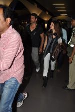 Hrithik Roshan, Suzanne Roshan snapped at the Airport in Mumbai on 22nd Oct 2012 (9).JPG