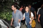 Saif Ali Khan and Kareena Kapoor return to mumbai after wedding on 22nd Oct 2012 (12).JPG