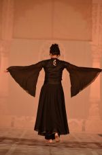at Sahchari foundation show by designer Meera and Musaffar Ali on 22nd Oct 2012 (58).JPG