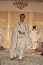 at Sahchari foundation show by designer Meera and Musaffar Ali on 22nd Oct 2012 (65).JPG