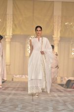 at Sahchari foundation show by designer Meera and Musaffar Ali on 22nd Oct 2012 (67).JPG