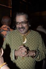 Hariharan at Abhijeet_s durga celebrations in Andheri, Mumbai on 23rd Oct 2012 (15).JPG