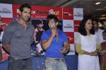 John Abraham launches Yash Birla fitness DVD in Reliance Timeout, Bandra, Mumbai on 23rd Oct 2012 (4).JPG