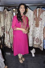 Juhi Chawla at the launch of Riyaz Gangji_s Maharaja collection in Juhu, Mumbai on 23rd Oct 2012 (15).JPG
