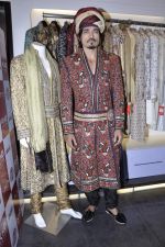 Shawar Ali at the launch of Riyaz Gangji_s Maharaja collection in Juhu, Mumbai on 23rd Oct 2012 (18).JPG