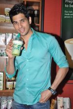 Siddharth Malhotra at Student of the year launch Starbucks new shop in Mumbai on 24th Oct 2012 (141).JPG