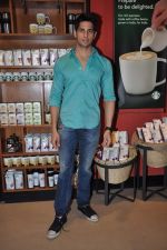 Siddharth Malhotra at Student of the year launch Starbucks new shop in Mumbai on 24th Oct 2012 (150).JPG