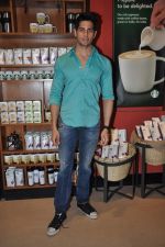 Siddharth Malhotra at Student of the year launch Starbucks new shop in Mumbai on 24th Oct 2012 (152).JPG
