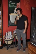 Varun Dhawan at Student of the year launch Starbucks new shop in Mumbai on 24th Oct 2012 (115).JPG