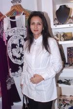 Poonam Dhillon at Azeem Khan accessories launch in Mumbai on 24th Oct 2012 (132).JPG